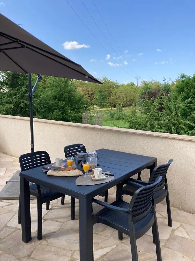 Gite Les Cles Des Champs Cote Jardin Lacave  0*, Lacave (Lot)