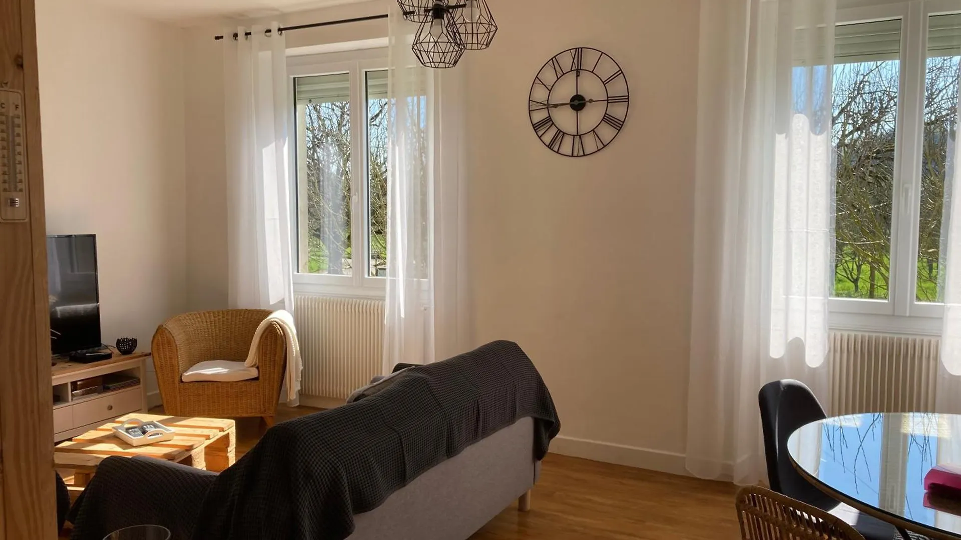 Holiday home Gite Les Cles Des Champs Cote Jardin Lacave