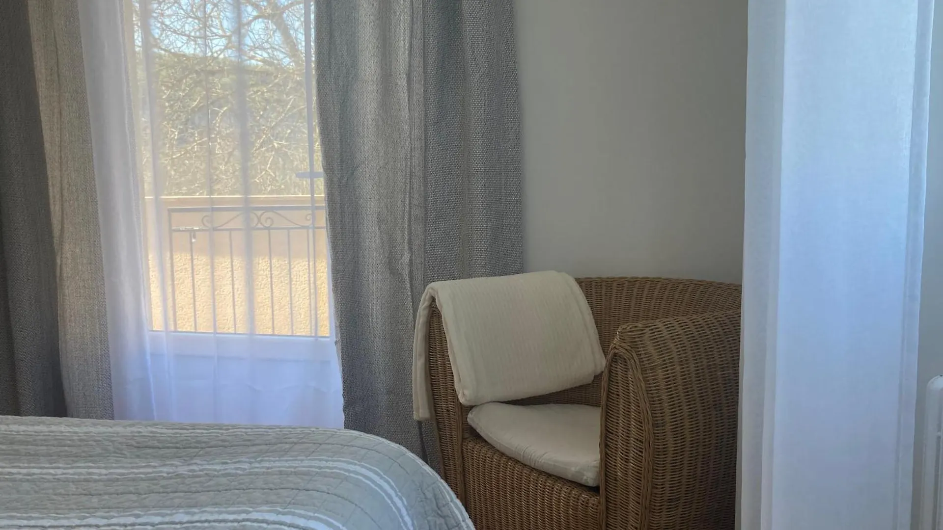 Gite Les Cles Des Champs Cote Jardin Lacave  Holiday home